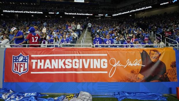 John Madden honored with one last trip by original Madden Cruiser for Thanksgiving